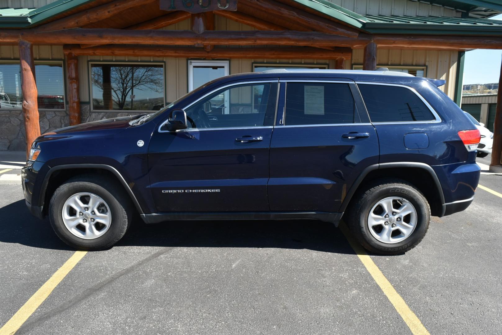 2014 Blue /Black Jeep Grand Cherokee Laredo (1C4RJFAG6EC) with an 3.6L V6 24 Valve VVT engine, 8-Speed Automatic transmission, located at 1600 E Hwy 44, Rapid City, SD, 57703, (605) 716-7878, 44.070232, -103.171410 - Photo#3